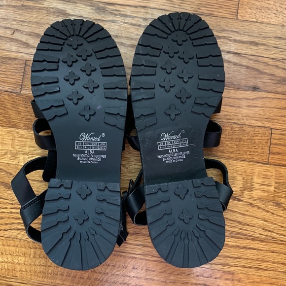 Vegan leather sandals with slight platform. - Picture 4 of 5